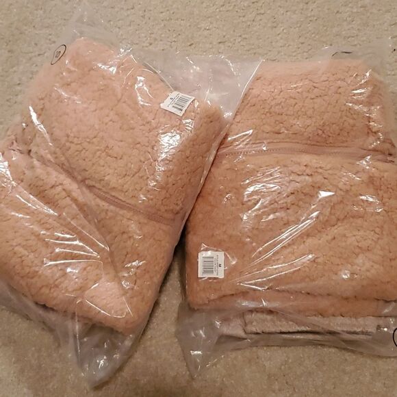 CATHERINE MALENDRINO 2PC Pullover & Jogger Set - Picture 3 of 4